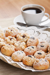 Cookies sprinkled with sugar on a plate