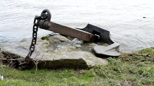 Anker in Wassern&auml;he