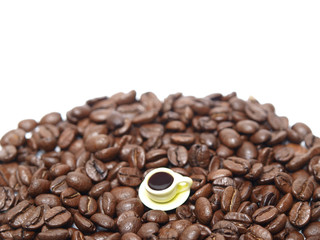 コーヒー豆とコーヒーカップ