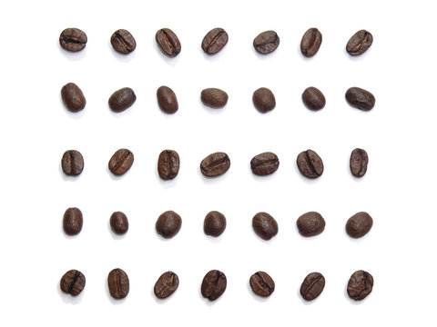 白背景のコーヒー豆
