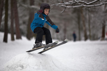 Little boy skier on ski-jump © Volodymyr Rudnytskyy
