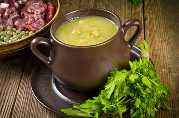 Erbsensuppe