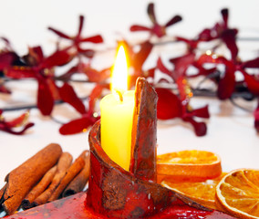 Weihnachtliche Kerzendekoration