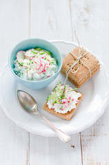 frischer quark mit kräutern