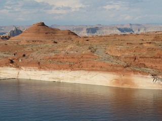 Fototapeta na wymiar Lac Powell ( Arizona,Utah, Etats-Unis)