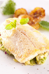 Fischfilet mit Avocado tatar