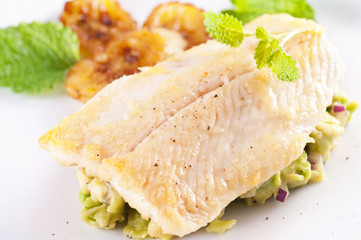 Forelle mit Avocadocreme