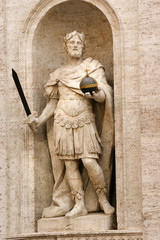 statue d'un empereur à Rome
