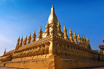 Fototapeta na wymiar Pha That Luang temple
