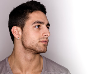 Obraz premium Strzał w głowę młodego człowieka