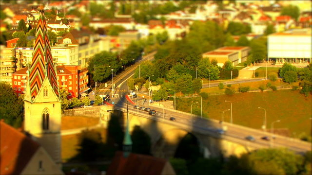 Verkehr auf einer Strasse im Zeitraffer