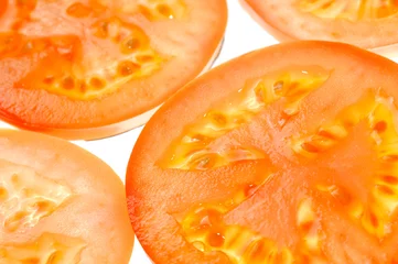 Tuinposter Close-up van gesneden tomaat © Vidady