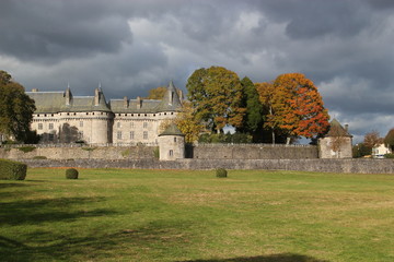 Fototapeta na wymiar Racecourse i Chateau de Pompadour.