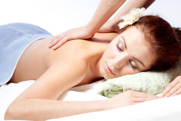 Obraz na płótnie Canvas Young woman enjoyng a massage