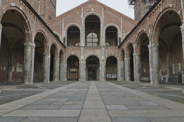 Fototapeta na wymiar Mediolan - Kościół św Ambrożego