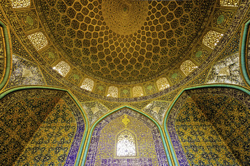 Fototapeta na wymiar Sheikh Lotf Allah Mosque in Isfahan, Iran