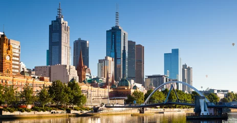 Zelfklevend Fotobehang Melbourne skyline looking towards flinders station © gb27photo