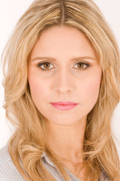 Portrait einer sch&ouml;nen blonden
