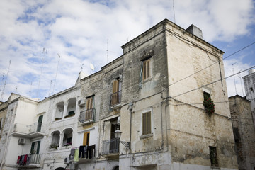 Fototapeta na wymiar stare domy w Bari