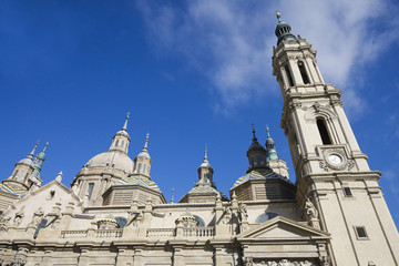Obraz premium basilica del pilar a saragozza