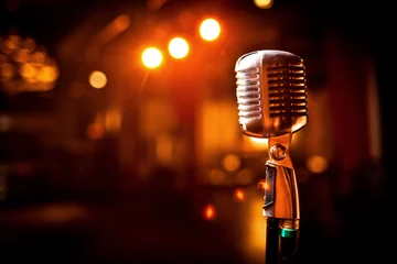 Fotobehang Retro microfoon op het podium © Andrew Bayda