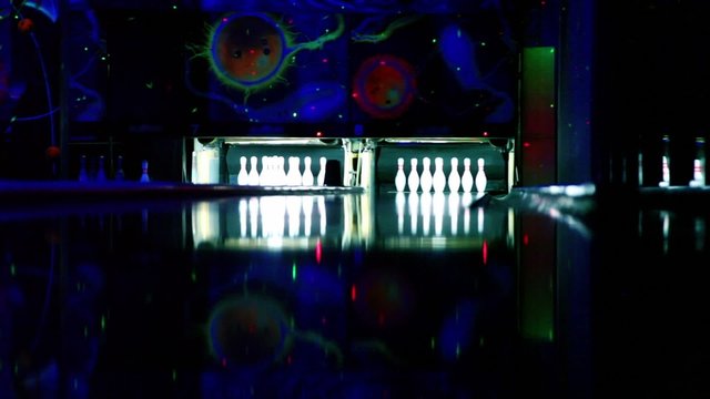 Machine set up skittles at bowling lit in club