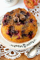 A cake made of currants, chocolate chips and semolina.