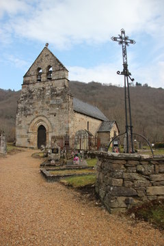 &eacute;glise et cimeti&egrave;re de Laval-sur-Luz&egrave;ge,Corr&egrave;ze.