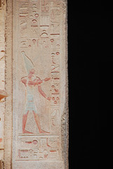 hieroglyphen im stein