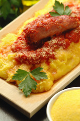 Polenta con salsiccia