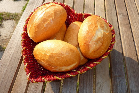 Br&ouml;tchen im Herzkorb