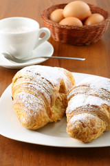 Colazione con brioche - Breakfast with brioche