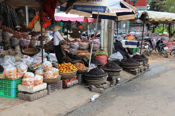 marché de rue fruits frais dalat vietnam