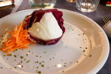 Mozzarella carote e radicchio