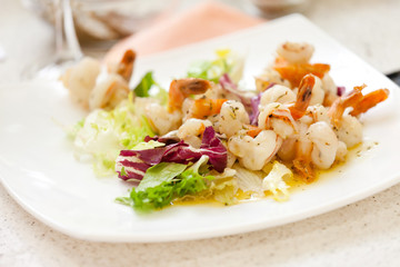 salad with shrimps