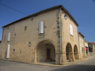 Fototapeta na wymiar Wioska Blasimon, Gironde, Aquitaine