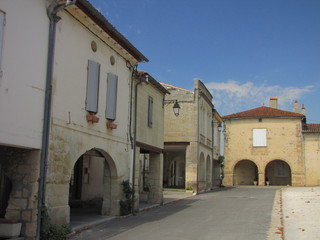 Fototapeta na wymiar Wioska Blasimon, Gironde, Aquitaine