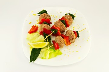 Spiedini di polpette con peperoni