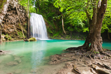 Fototapeta na wymiar Eravan Waterfall, Kanchanabury, Tajlandia