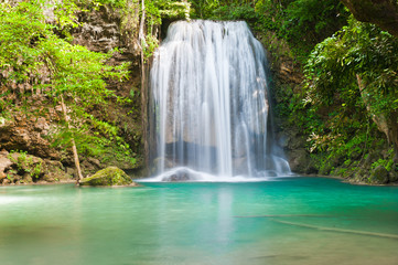 Fototapeta na wymiar Eravan Waterfall, Kanchanabury, Tajlandia