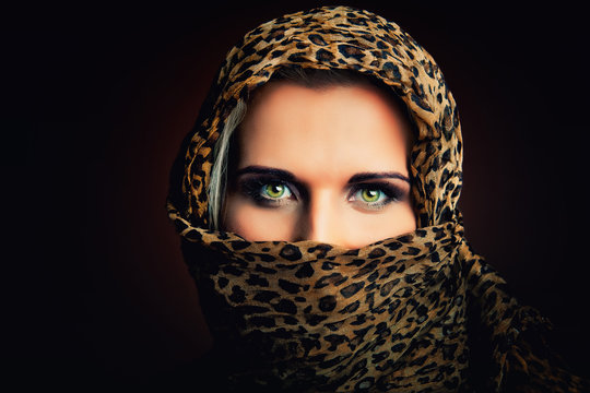 woman veil wiht tiger scarf