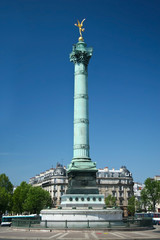 Fototapeta na wymiar kolumna zamiast Bastille w Paryżu
