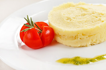 Mashed potato with tomato