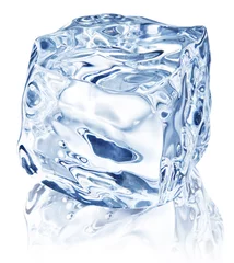 Foto auf Acrylglas Im Eis Eiswürfel auf weißem Hintergrund.