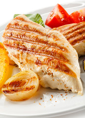 Grilled turkey fillet and vegetables