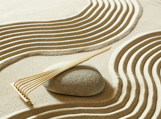 Fototapeta na wymiar waves in zen sand