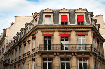 Fototapeta na wymiar immeuble parisien
