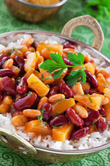 Beans and pineapples curry