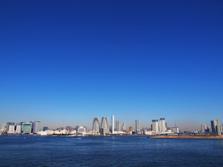 Obraz premium 都市と海と青空の風景