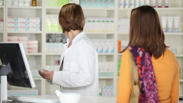 einkauf in der apotheke